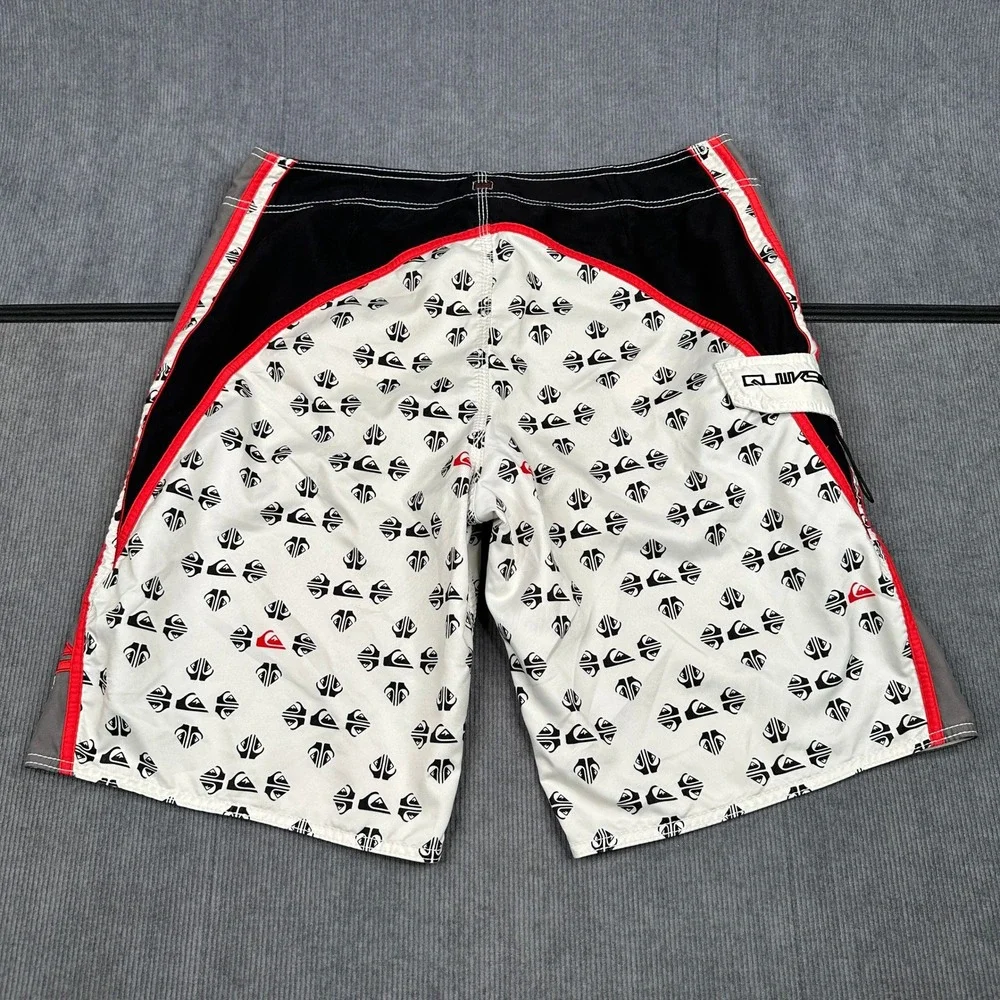 VTG Quiksilver Mens Board Shorts White Black Red Logo Print Size 36 Cargo Pocket